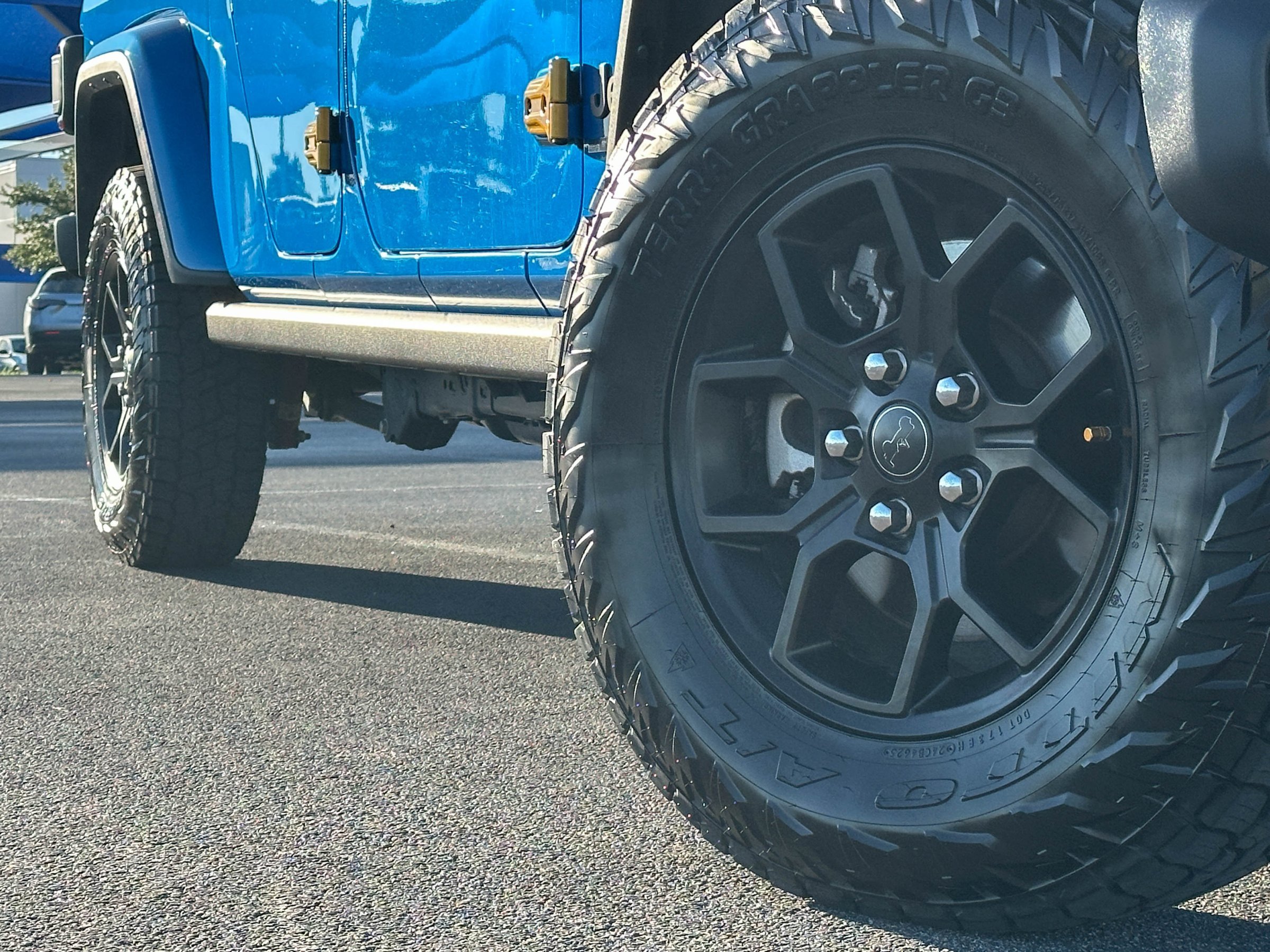 Used 2024 Jeep Gladiator Sport AWD/4WD image 3