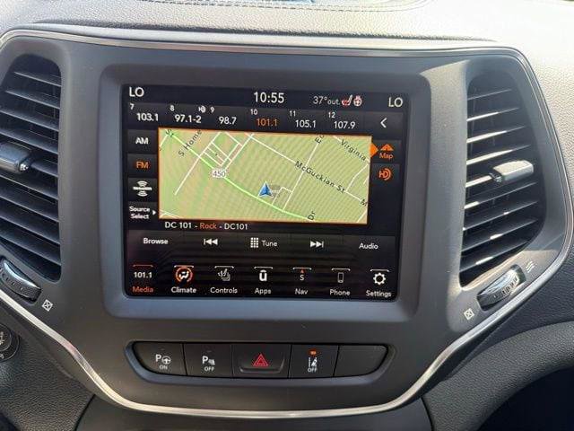 Certified 2023 Jeep Cherokee Altitude Lux image 33