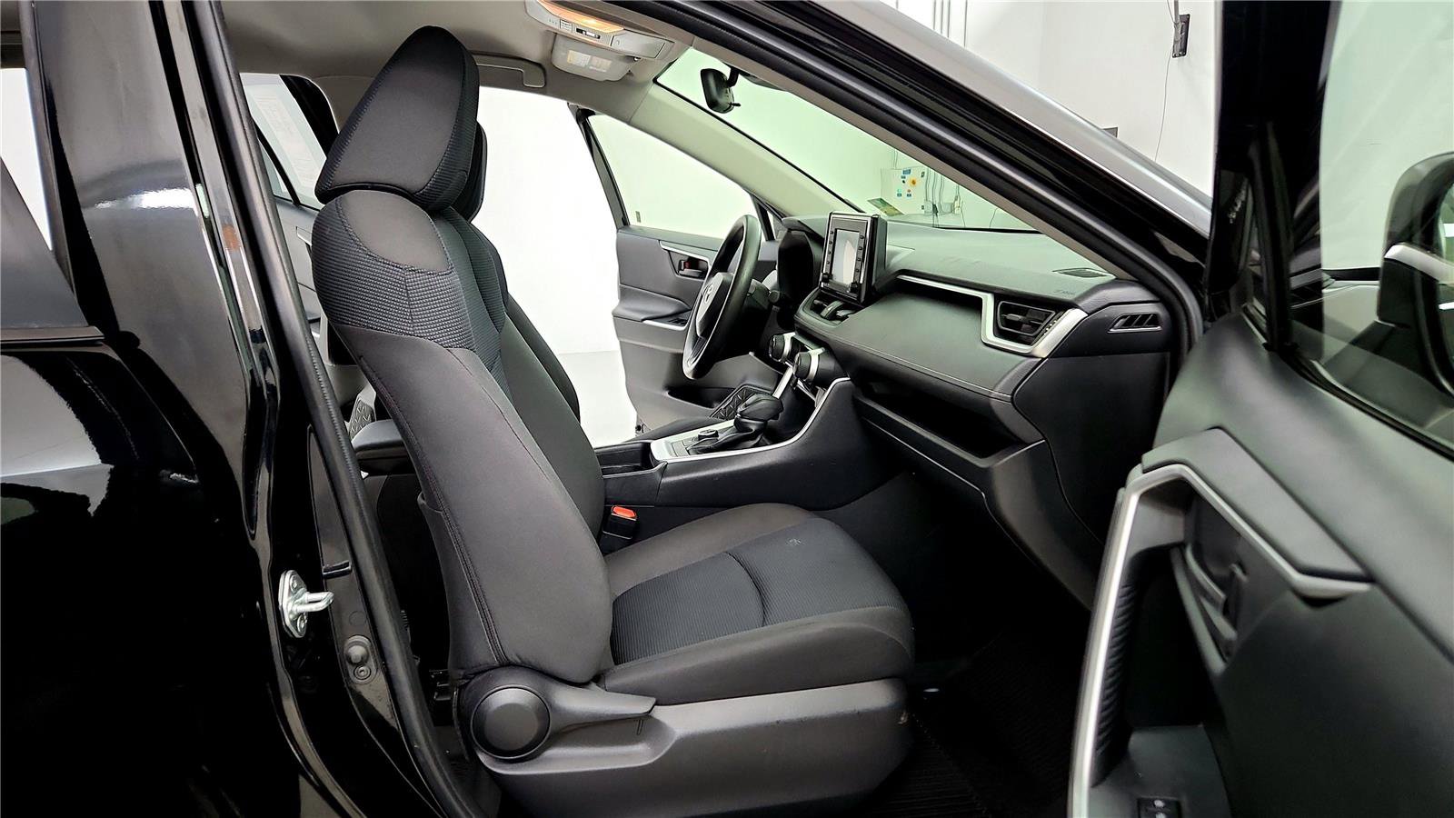 Certified 2021 Toyota RAV4 LE image 17