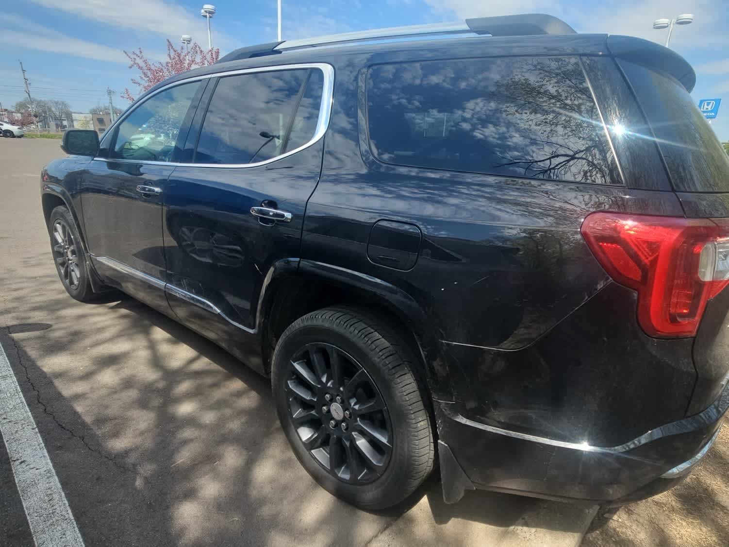 Used 2023 GMC Acadia Denali w/ Black Diamond Edition AWD/4WD image 4