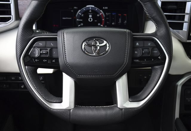 Used 2025 Toyota Sequoia Capstone AWD/4WD image 7