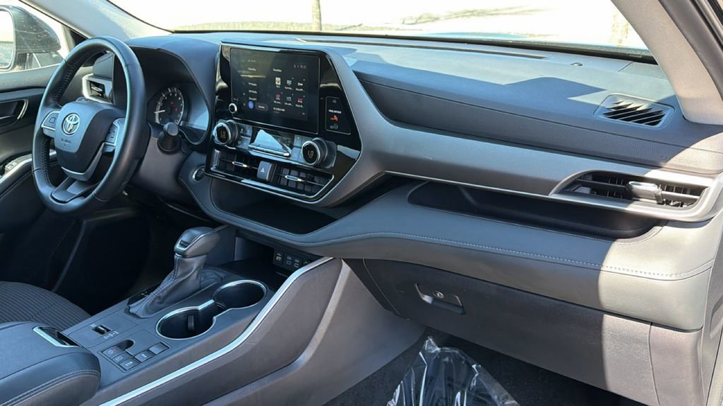 Certified 2025 Toyota Highlander LE image 41