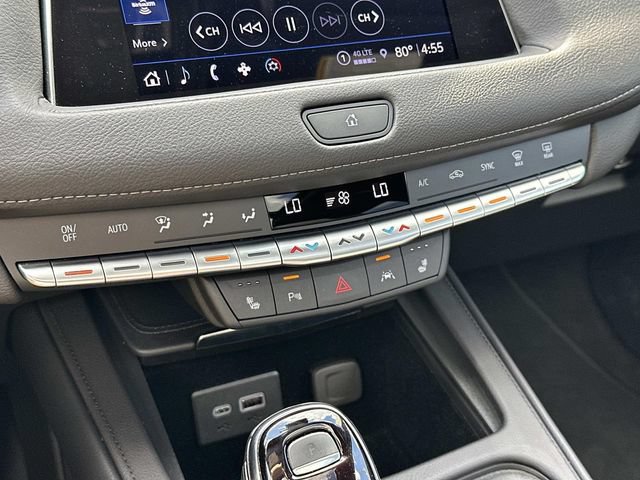 Used 2023 Cadillac XT4 Luxury w/ Cold Weather Package AWD/4WD image 30