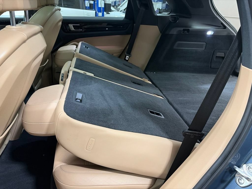Used 2020 Porsche Cayenne AWD/4WD image 13