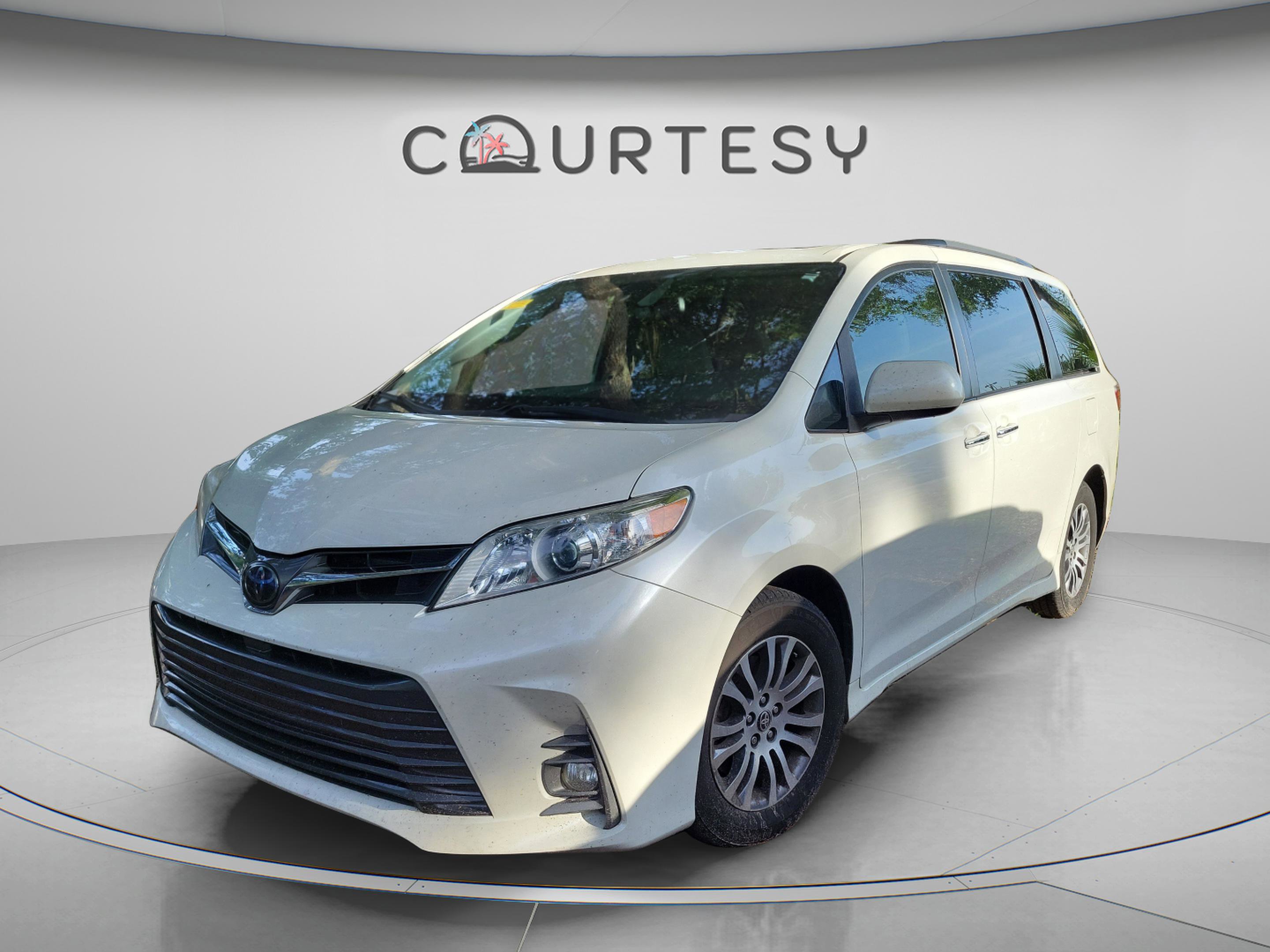 Used 2020 Toyota Sienna XLE FWD image 5
