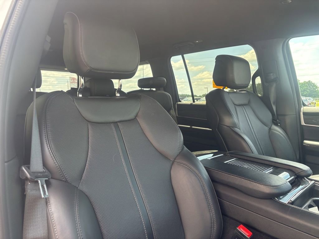 Used 2022 Jeep Wagoneer Series III AWD/4WD image 17