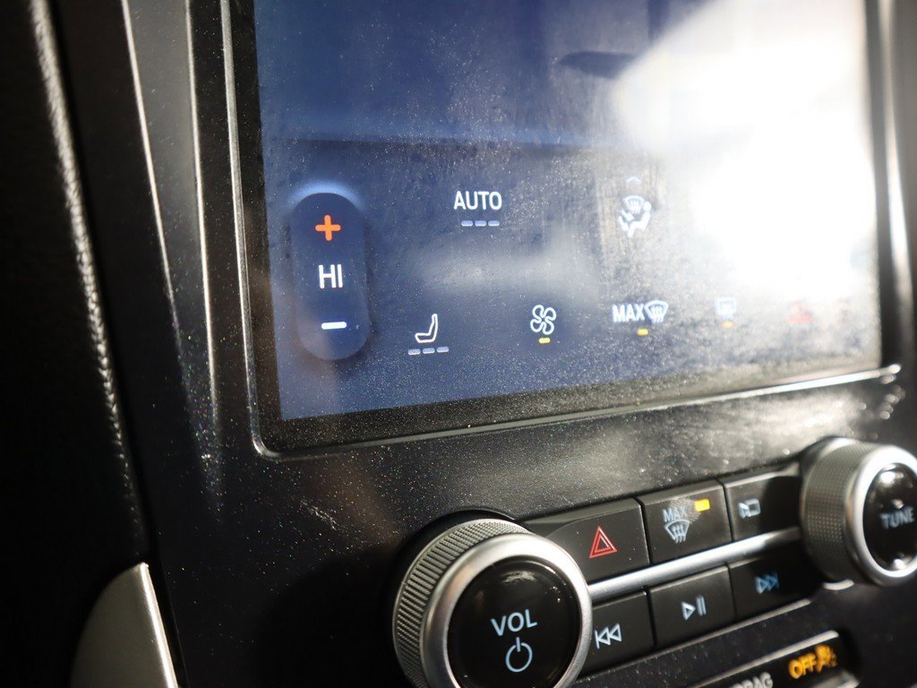 Used 2024 Ford Edge SEL image 44