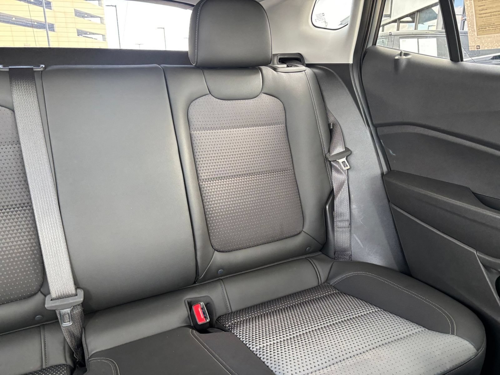 Used 2025 Chevrolet Trax LT FWD image 36