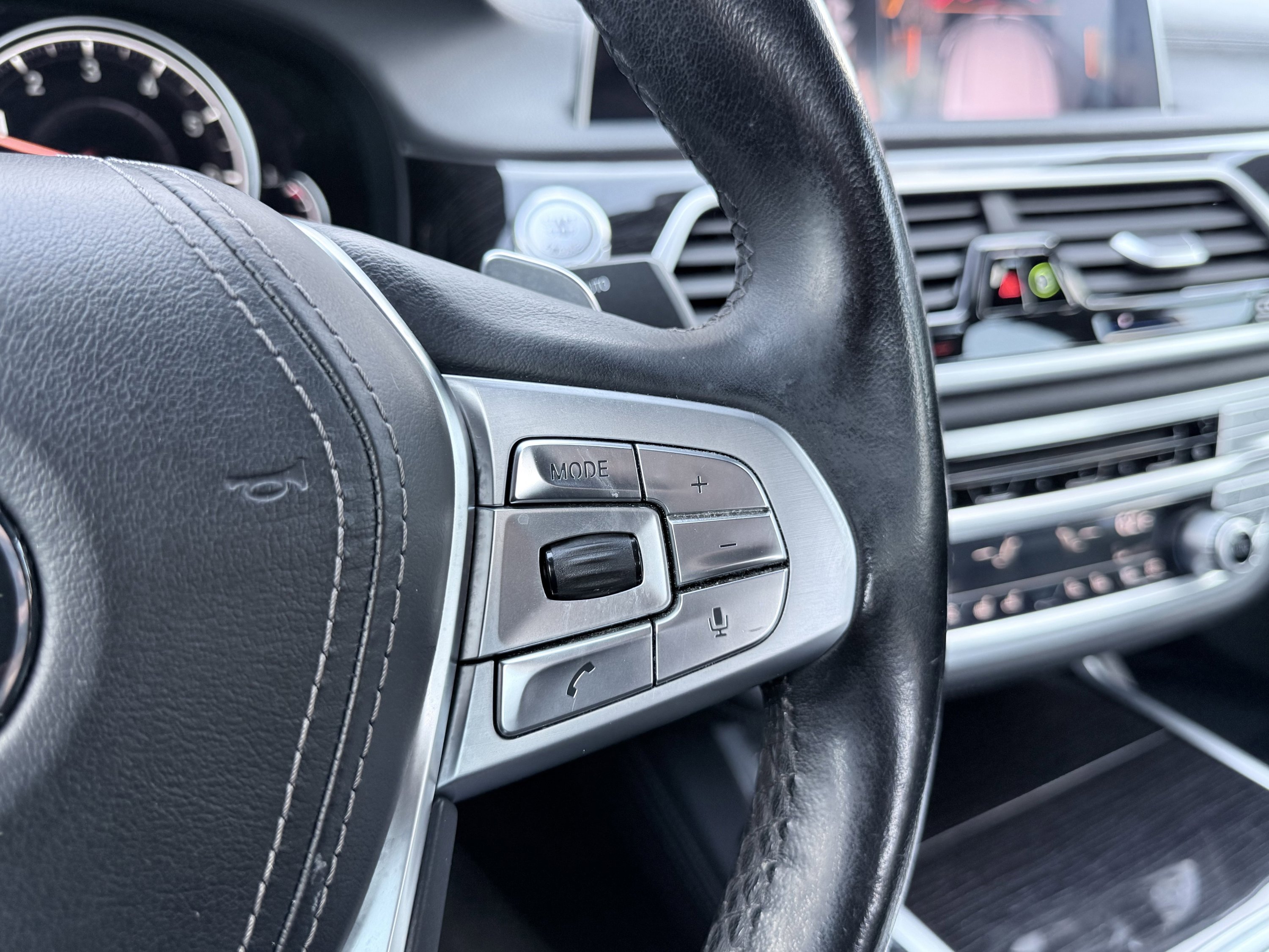 Used 2019 BMW 750i w/ M Sport Package image 47