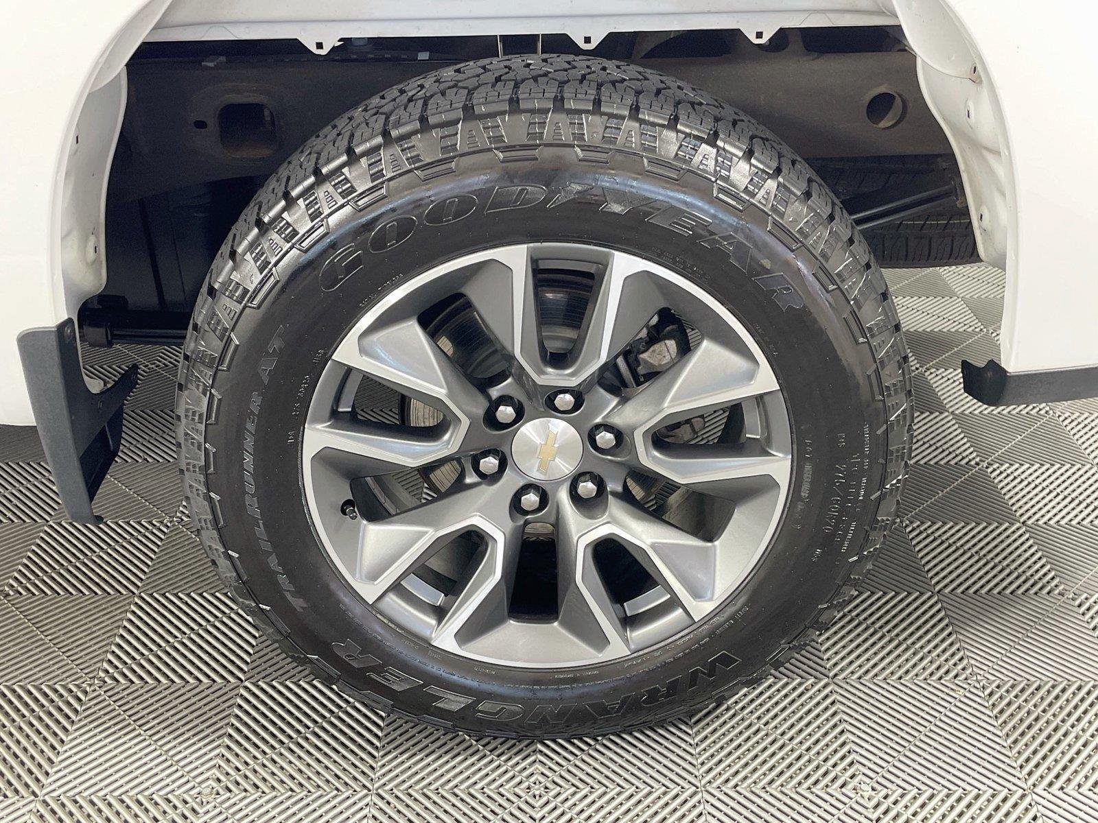Used 2024 Chevrolet Silverado 1500 LT AWD/4WD image 33
