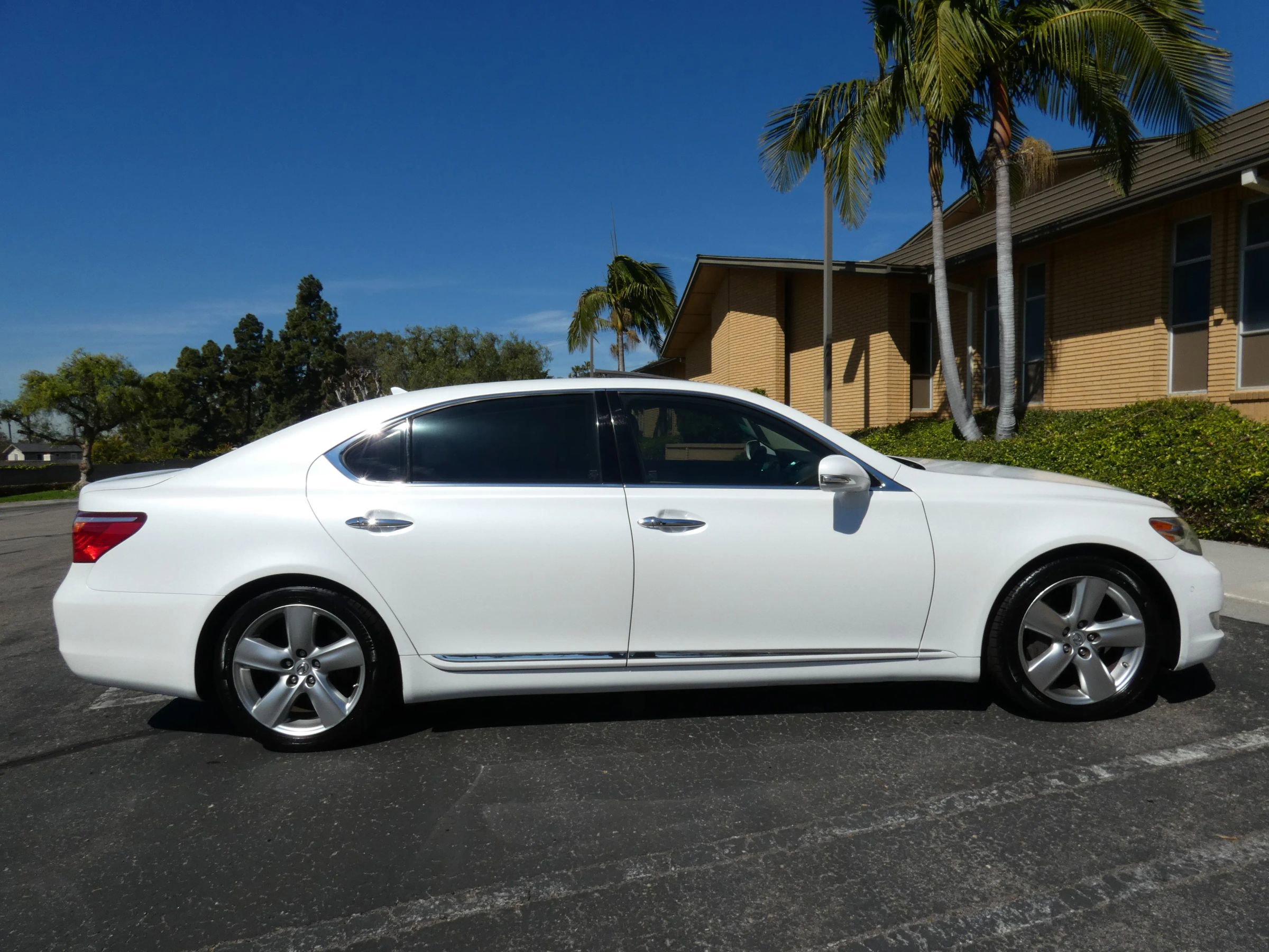 Used 2010 Lexus LS 460 L image 6