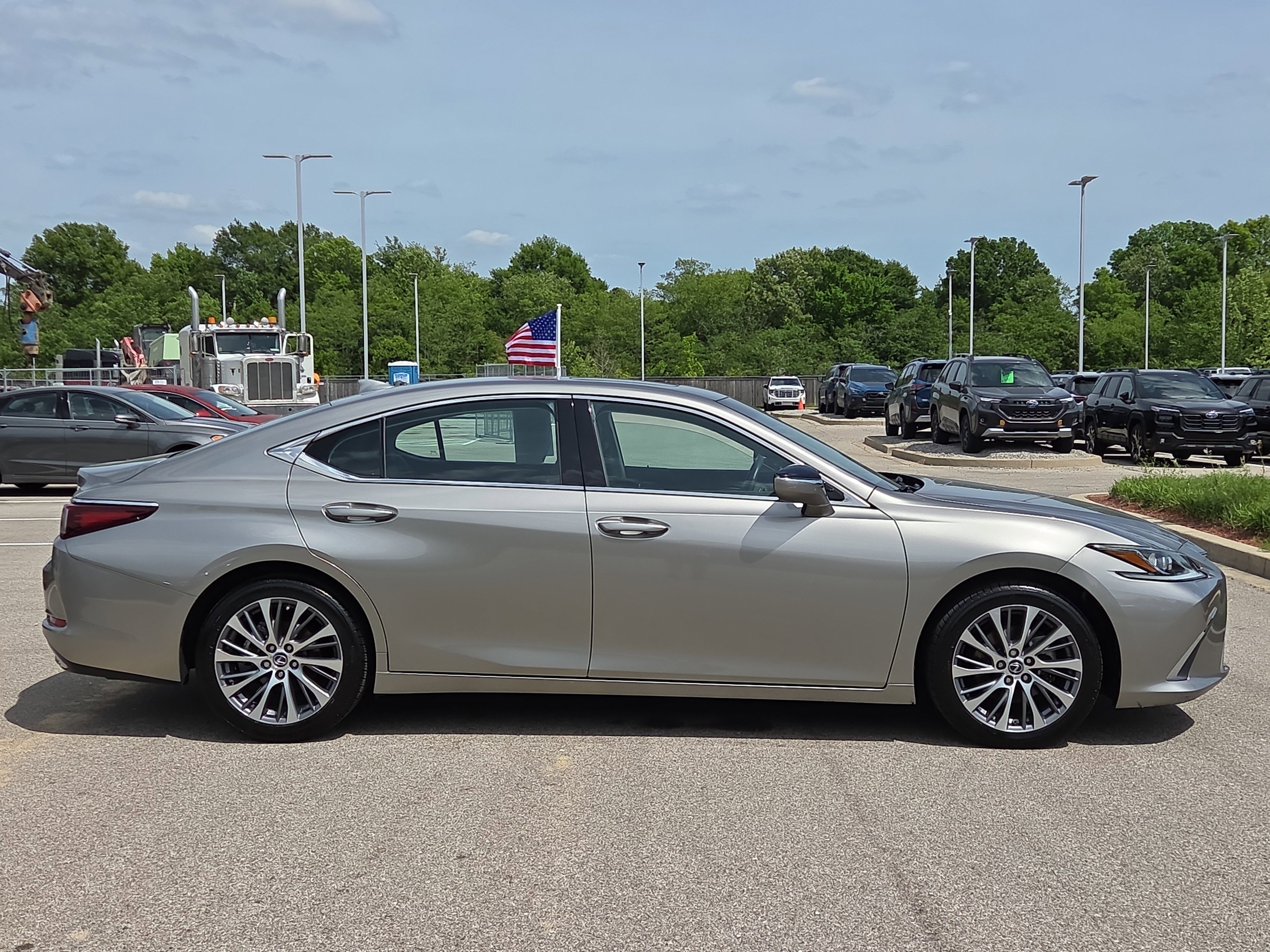 Used 2019 Lexus ES 350 w/ Premium Package FWD image 2