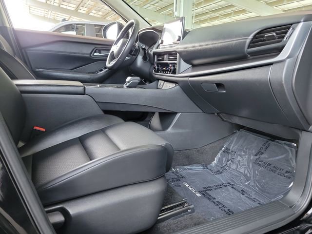 Used 2023 Nissan Rogue SV w/ SV Premium B Package FWD image 24