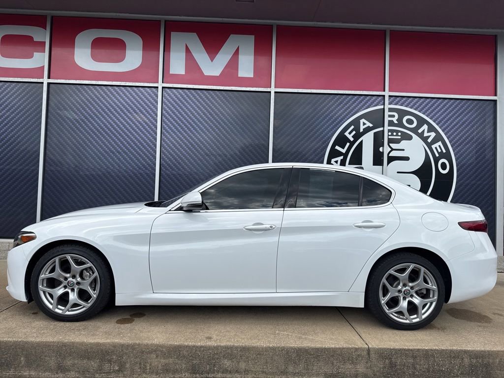 Used 2021 Alfa Romeo Giulia Ti AWD/4WD image 15