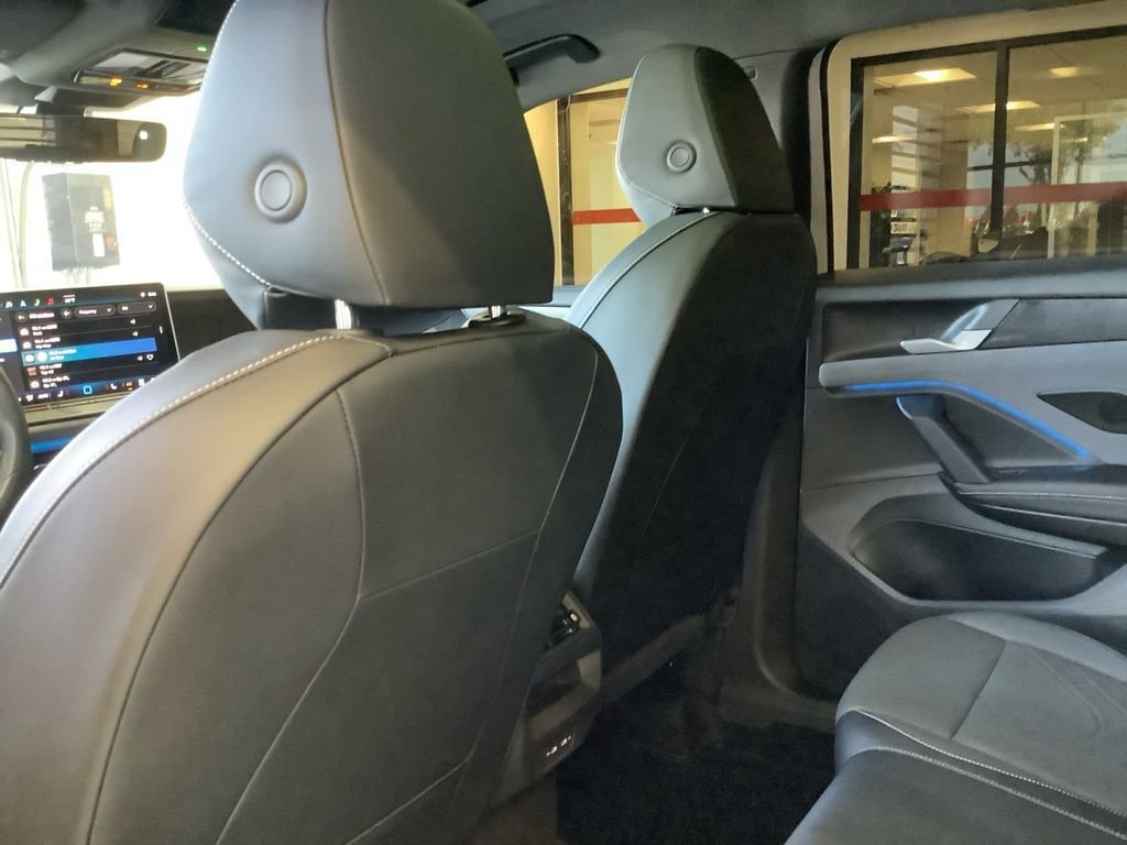Used 2025 Volkswagen Tiguan SE R-Line AWD/4WD image 19