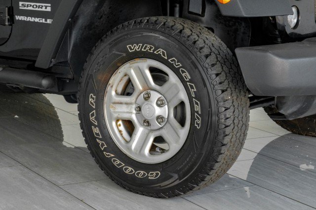 Used 2015 Jeep Wrangler Sport w/ Mopar Black Appearance Group AWD/4WD image 44