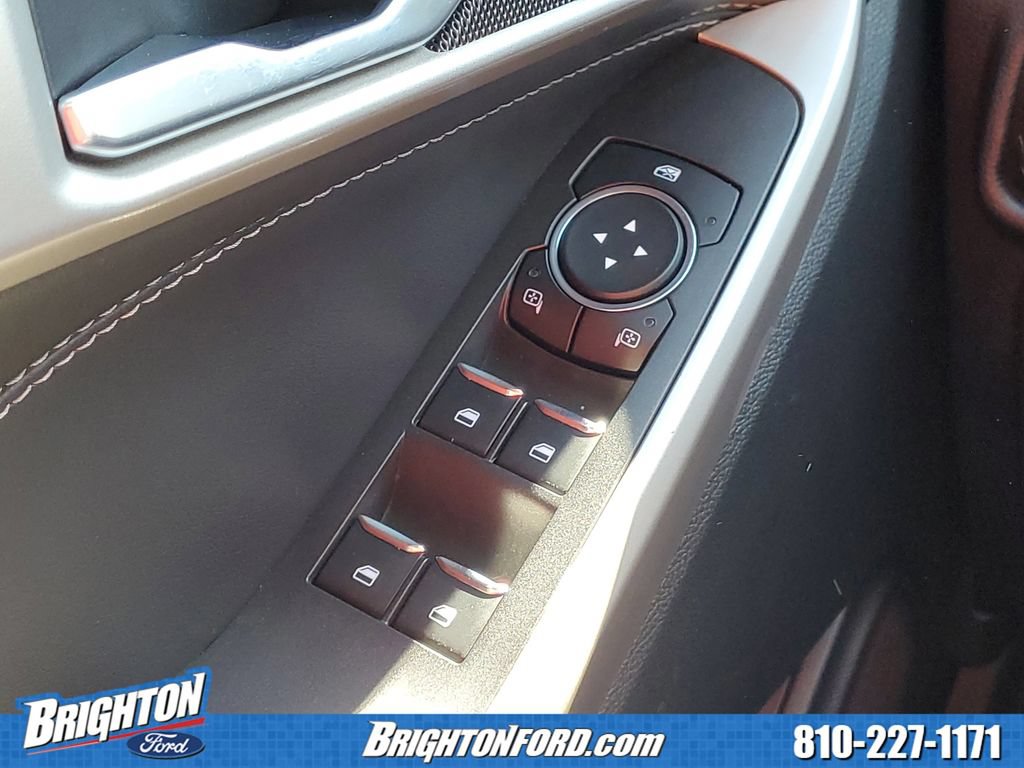 Used 2023 Ford Explorer XLT w/ Equipment Group 202A AWD/4WD image 17