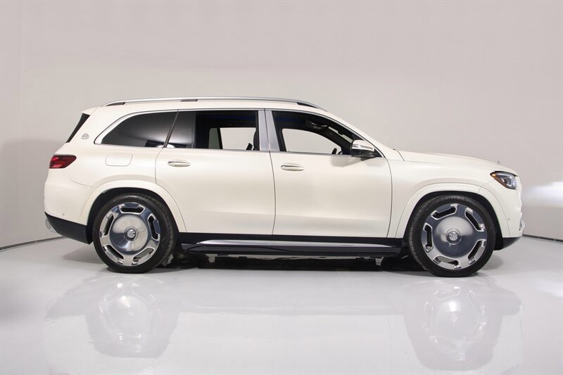 Used 2024 Mercedes-Benz Maybach GLS 600 4MATIC image 11