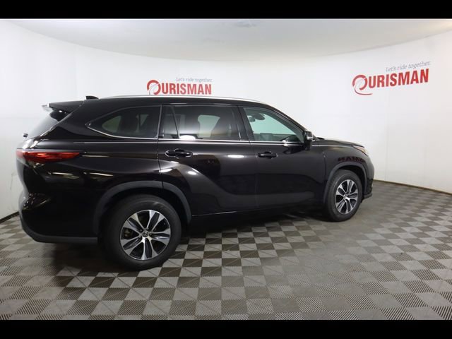 Used 2021 Toyota Highlander XLE image 18