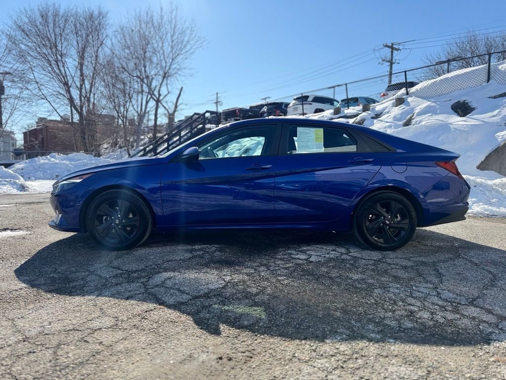 Used 2023 Hyundai Elantra SEL image 3