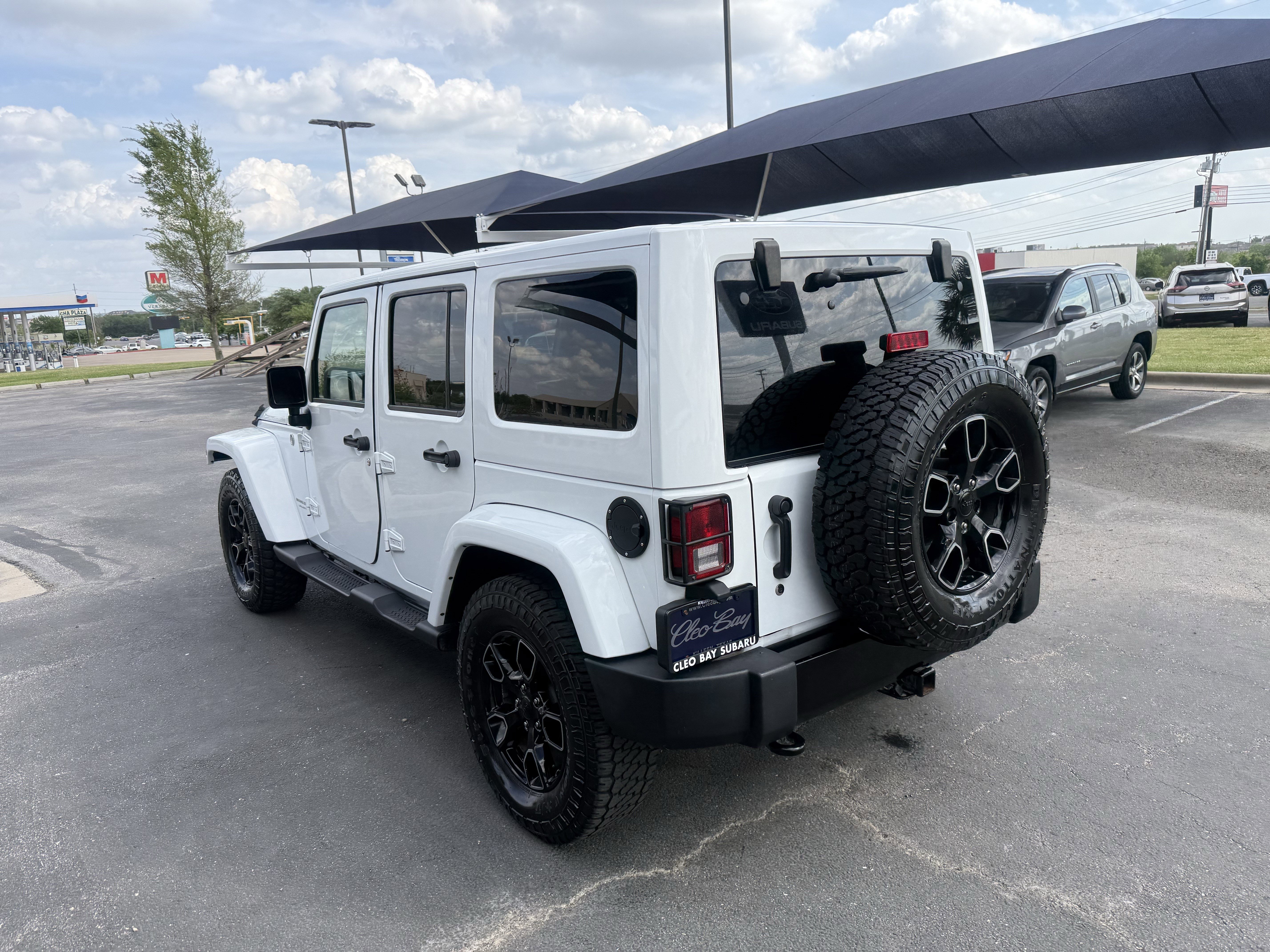 Used 2018 Jeep Wrangler Unlimited Sahara AWD/4WD image 5