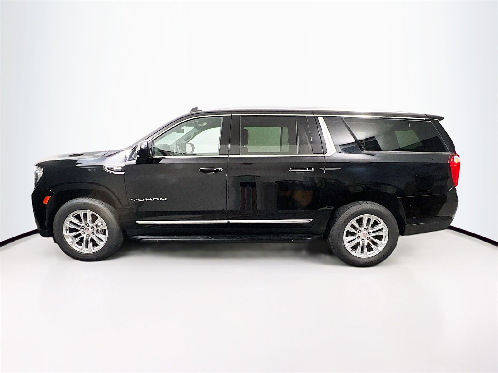 Used 2023 GMC Yukon XL SLT image 4