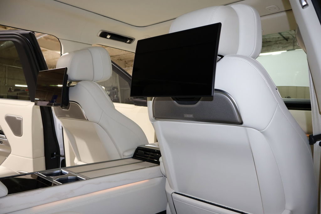 Used 2024 Land Rover Range Rover Long Wheelbase SE image 33