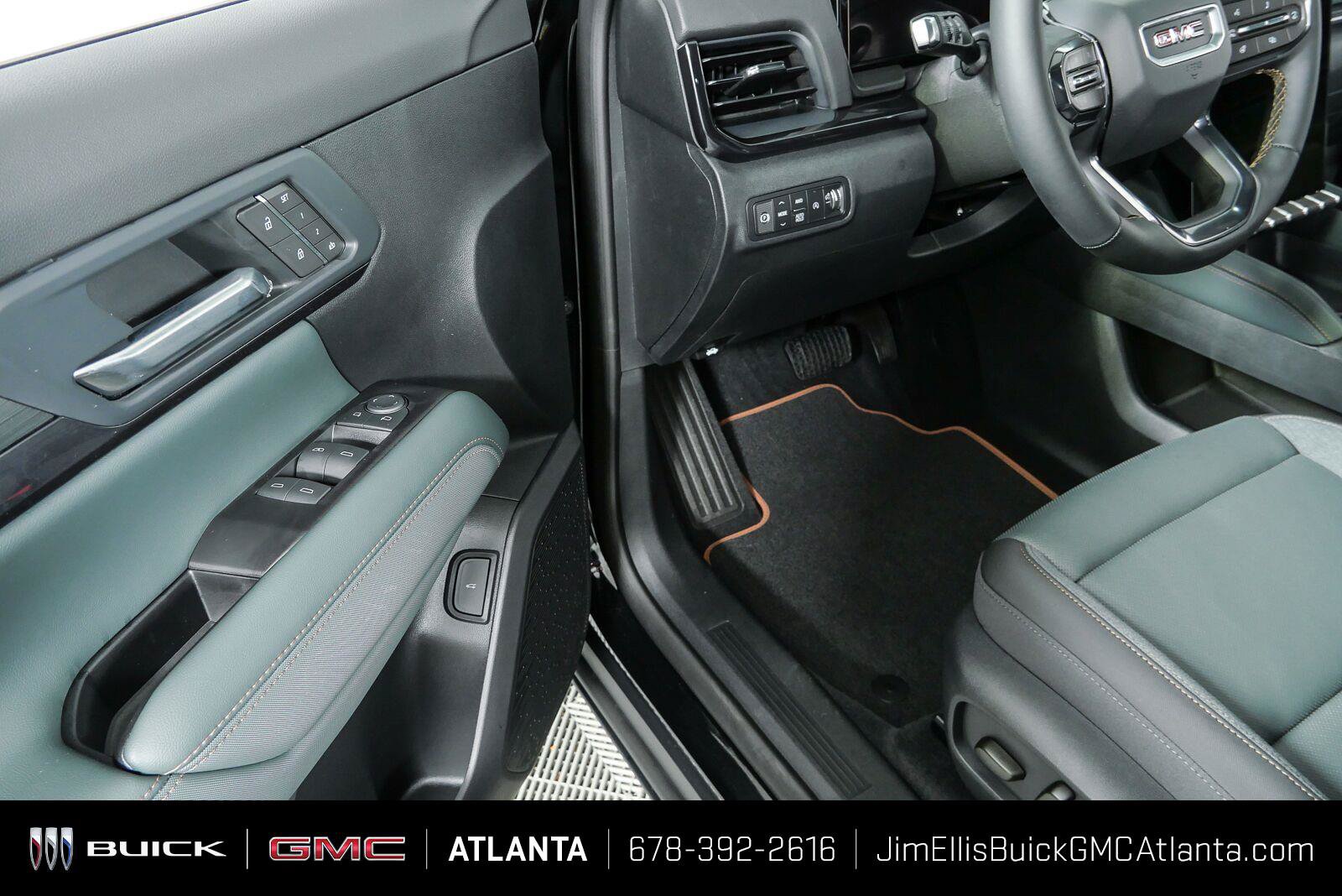 New 2027 GMC Terrain AT4 w/ Convenience Package III AWD/4WD image 8