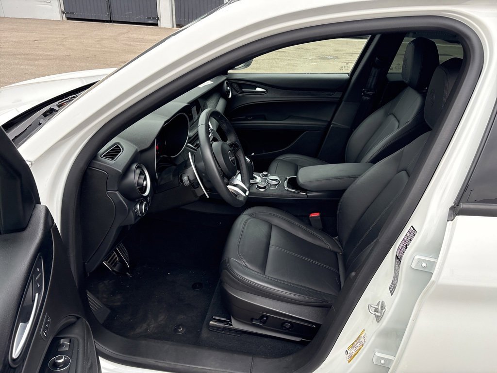 Used 2024 Alfa Romeo Stelvio Sprint image 9