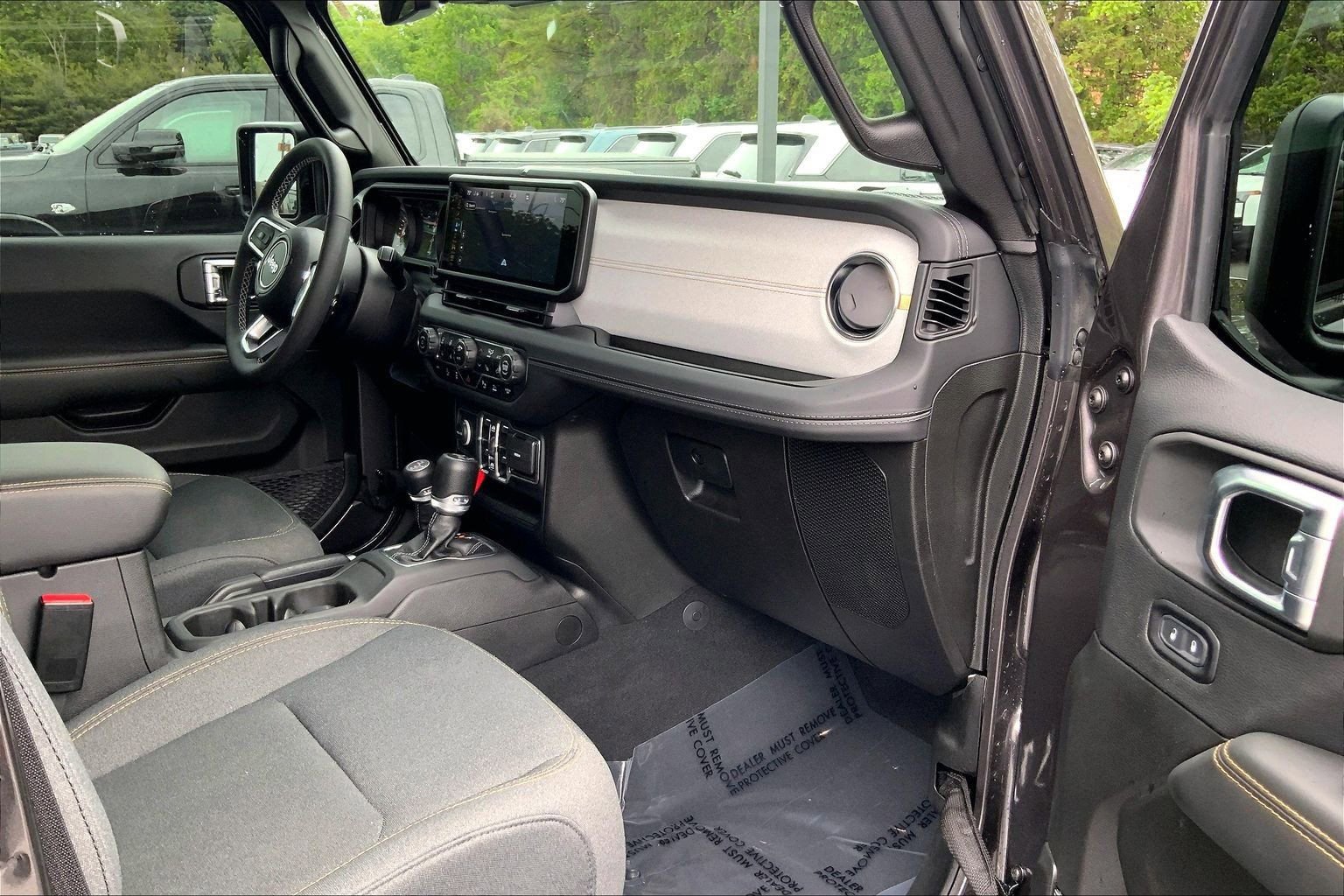 Used 2025 Jeep Wrangler Unlimited Sahara w/ Safety Group AWD/4WD image 14