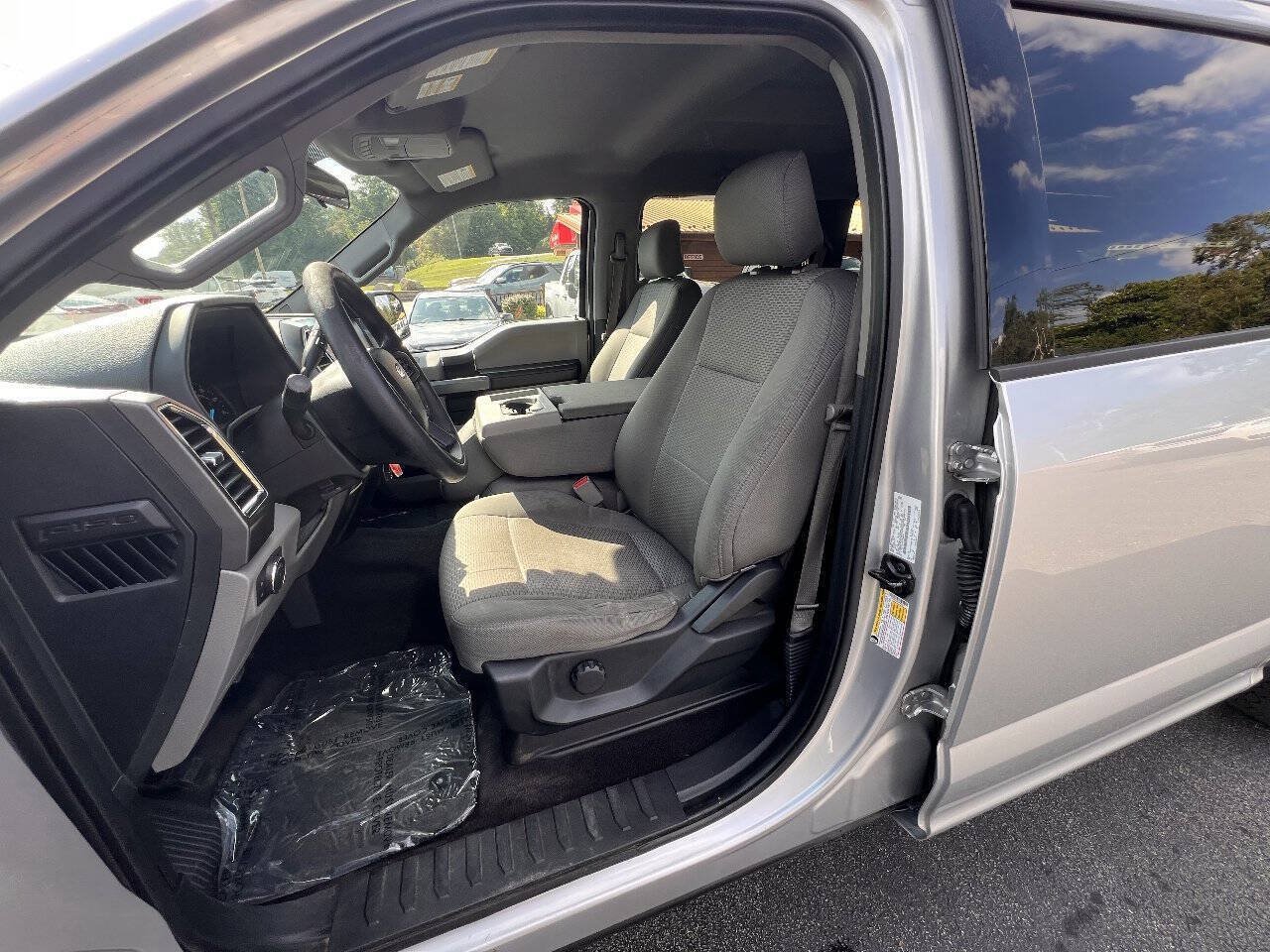 Used 2015 Ford F150 XLT AWD/4WD image 11