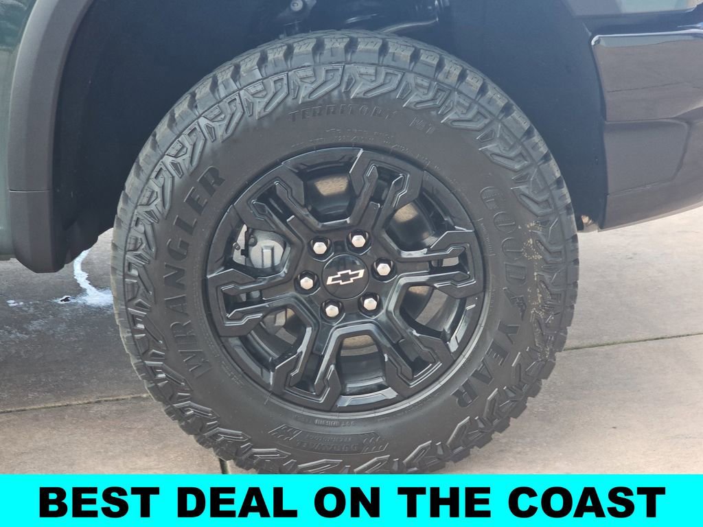 New 2026 Chevrolet Silverado 1500 ZR2 w/ Dark Appearance Package image 39