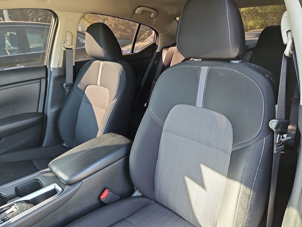 Used 2024 Nissan Sentra SV w/ Lighting Package image 7