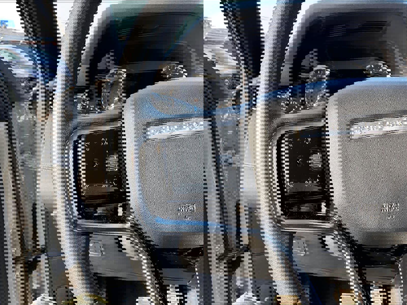 Used 2023 Land Rover Range Rover Evoque R-Dynamic SE image 20