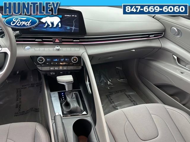Used 2024 Hyundai Elantra SEL image 15