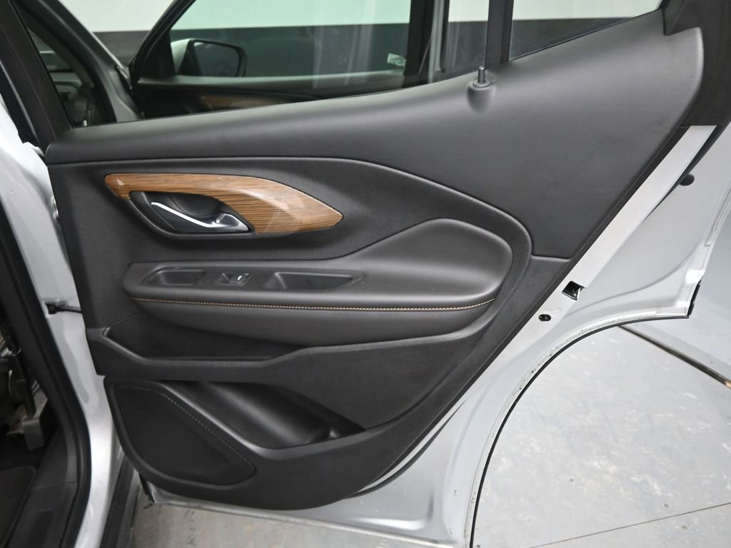 Used 2021 GMC Terrain SLE w/ Driver Convenience Package image 16