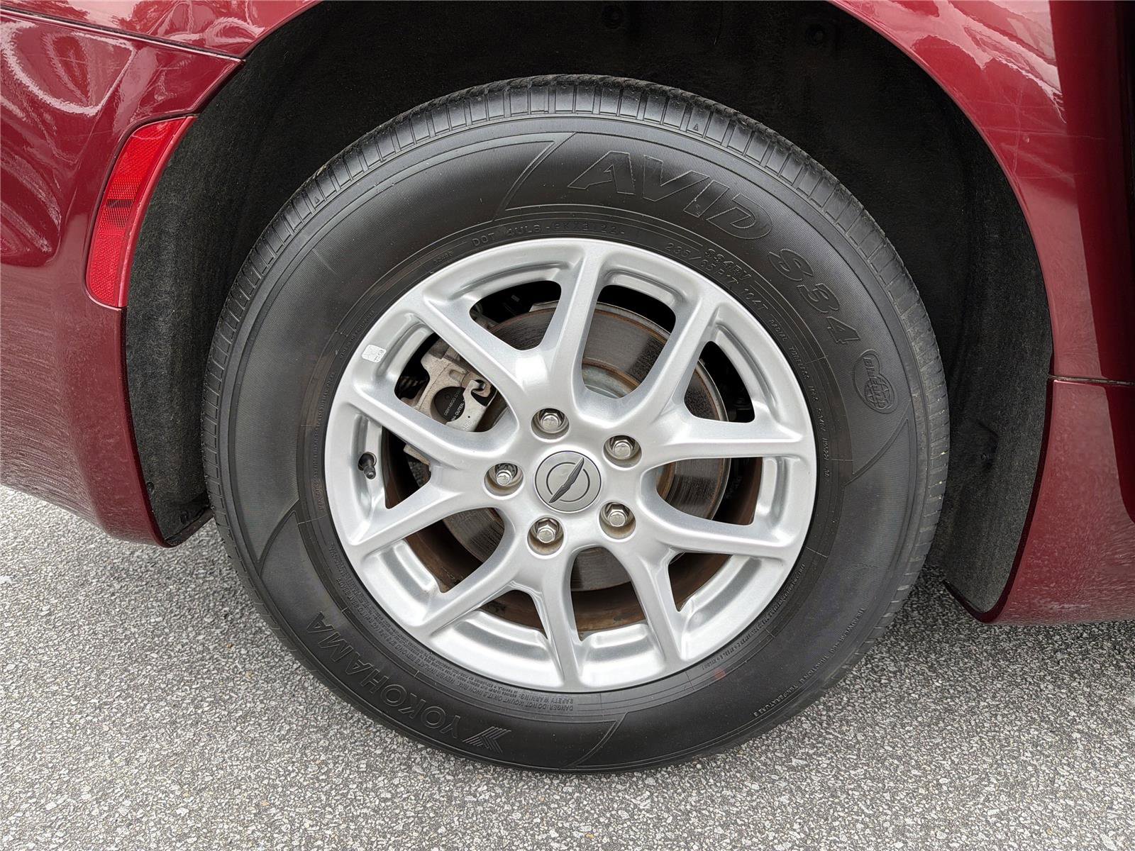 Used 2023 Chrysler Pacifica Touring-L FWD image 16