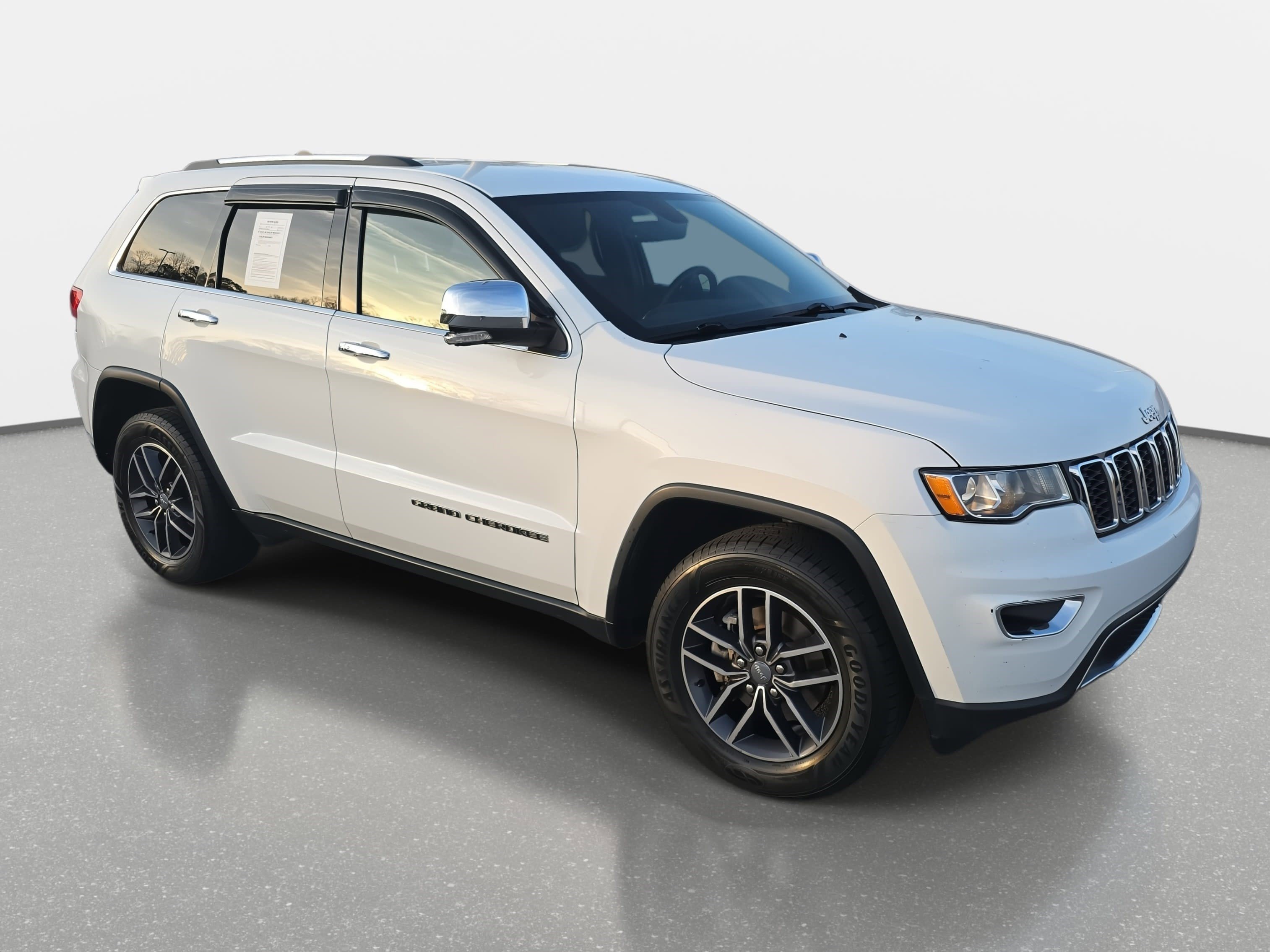 Used 2018 Jeep Grand Cherokee Limited image 3