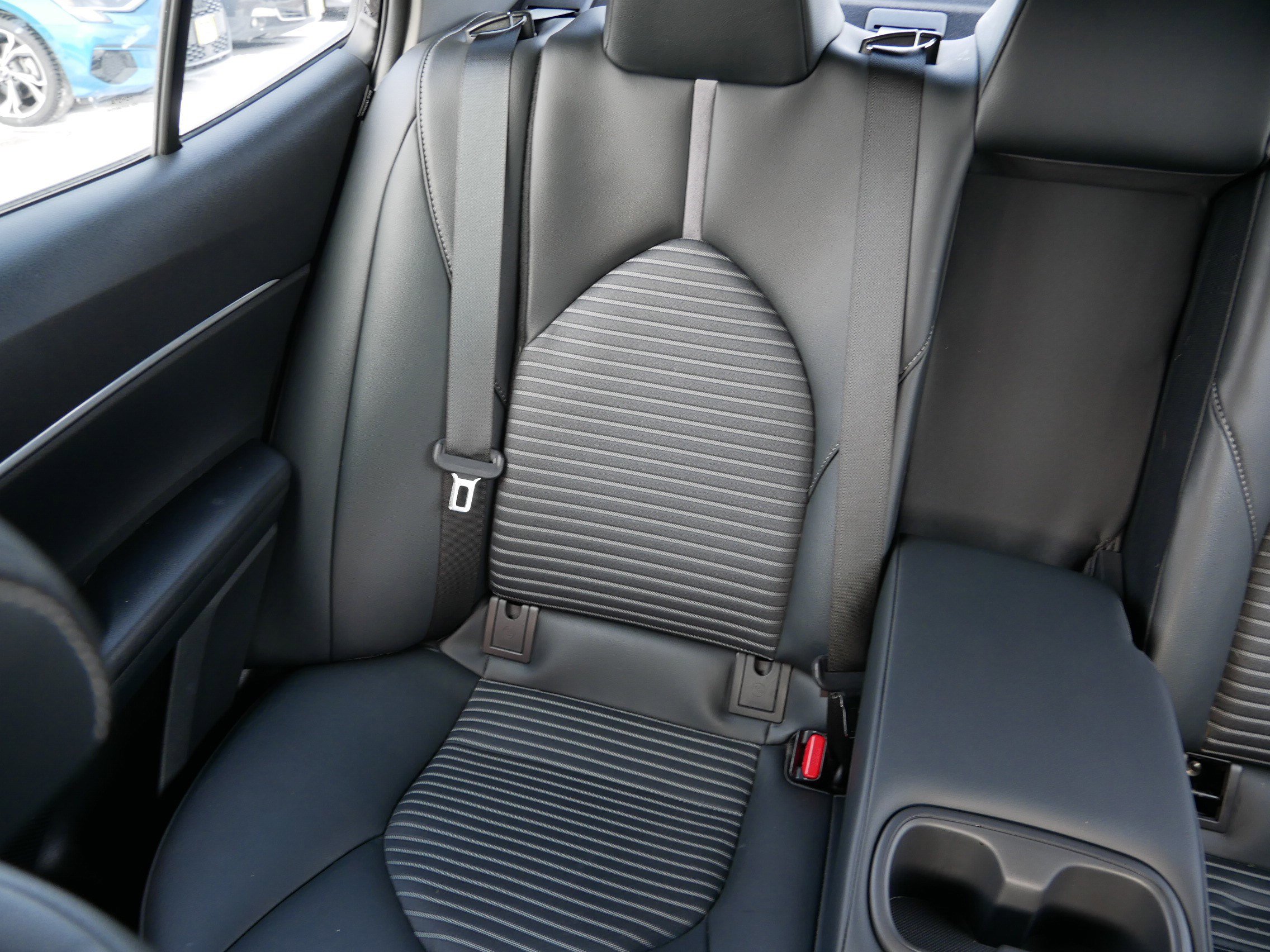 Used 2020 Toyota Camry SE image 12