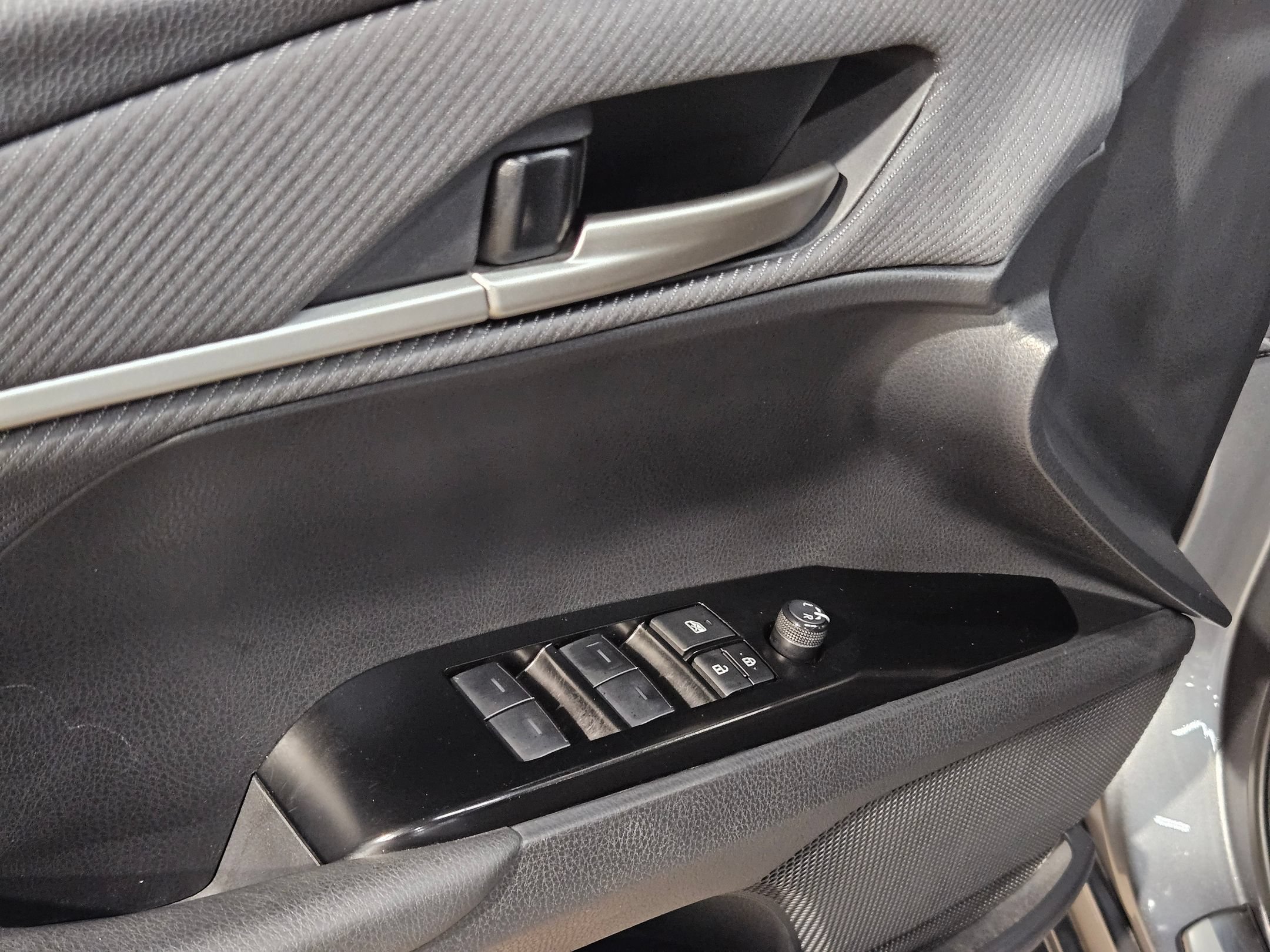 Used 2025 Toyota Camry SE FWD image 21