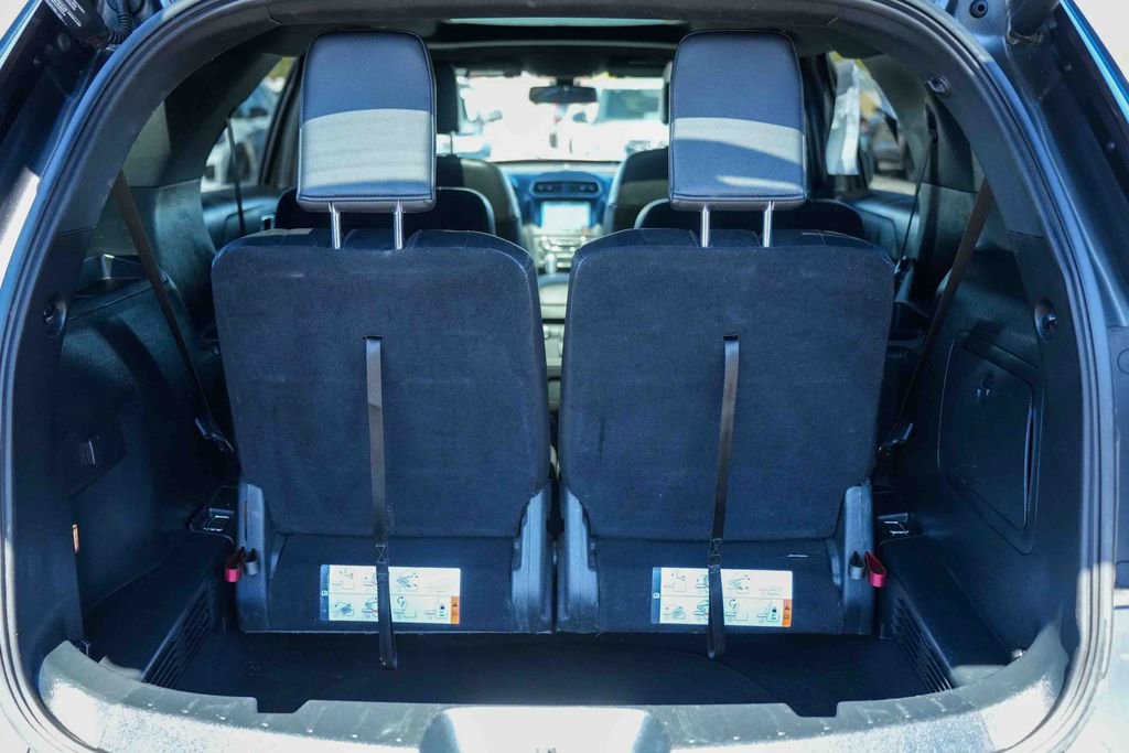 Used 2018 Ford Explorer XLT w/ Equipment Group 202A AWD/4WD image 11