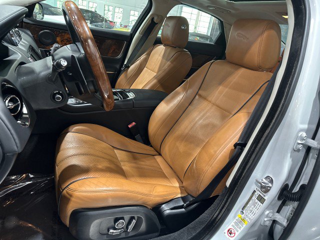 Used 2016 Jaguar XJ R-Sport RWD image 5