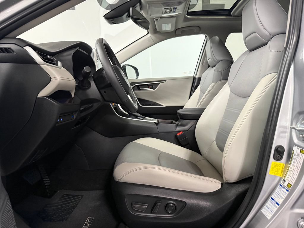Used 2022 Toyota RAV4 Limited AWD/4WD image 9