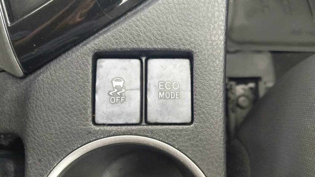 Used 2015 Toyota Corolla LE FWD image 27