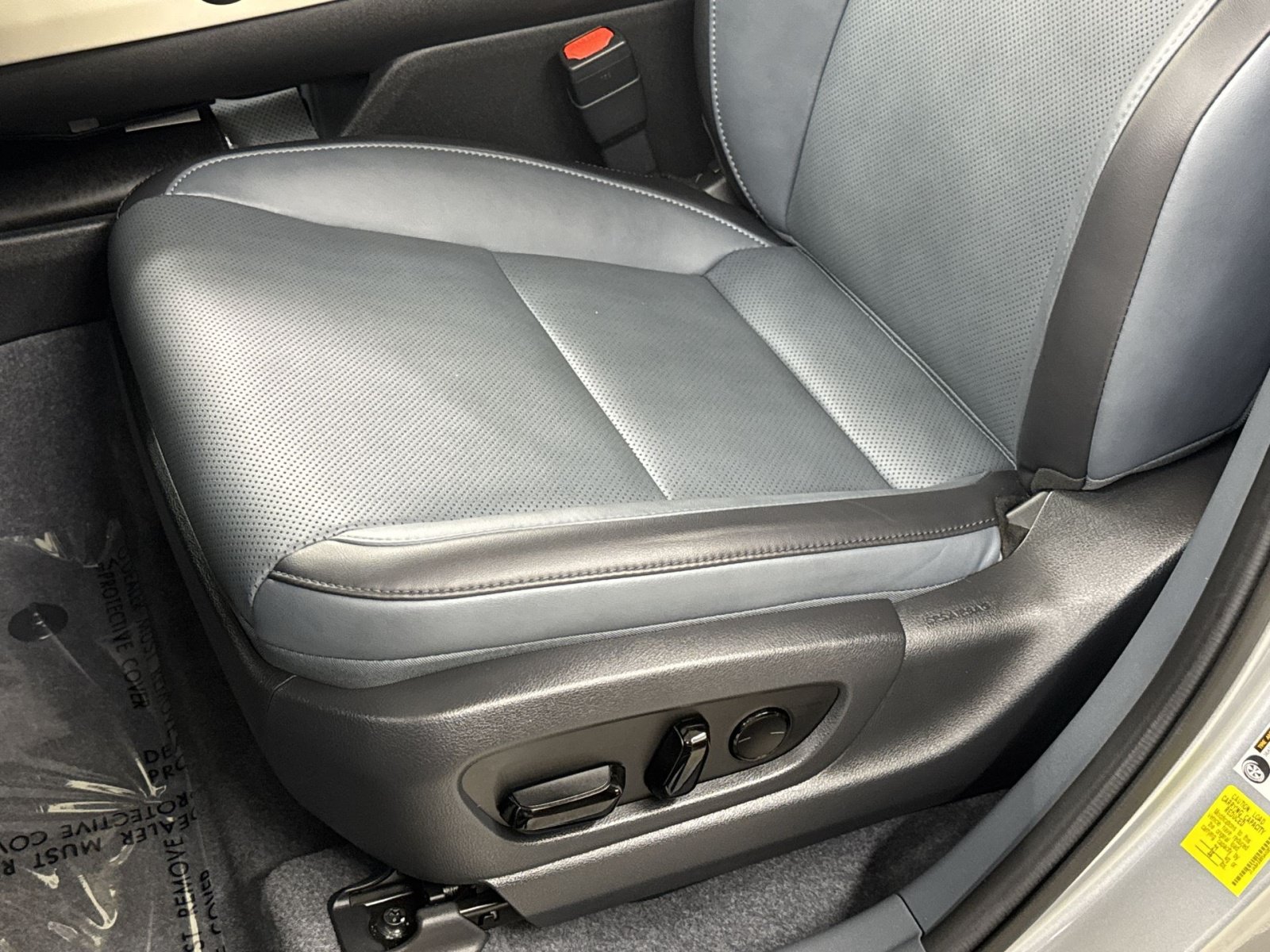 Used 2025 Lexus RZ 300e w/ Accessory Package (2T) FWD image 25