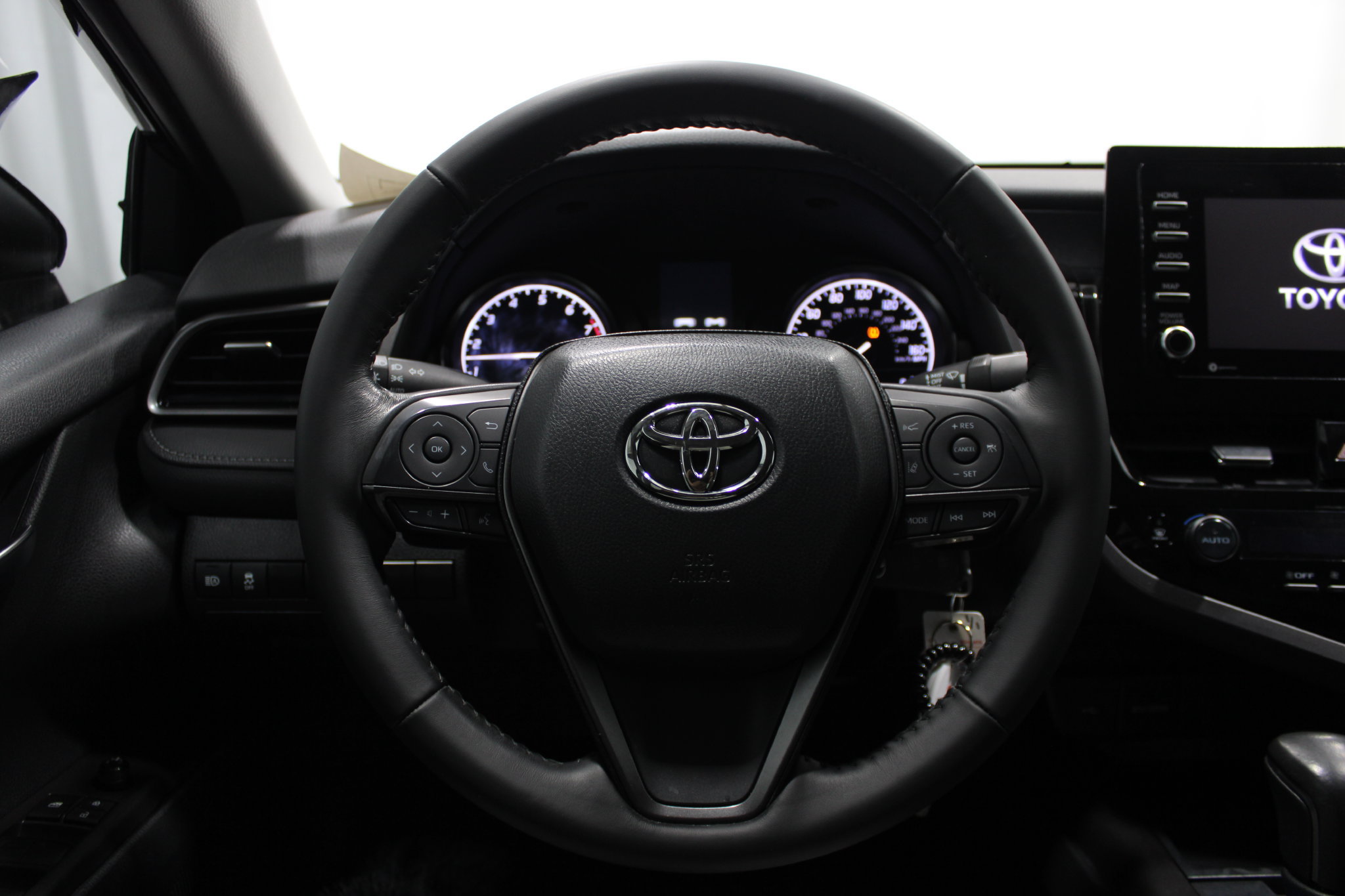 Used 2024 Toyota Camry SE FWD image 29