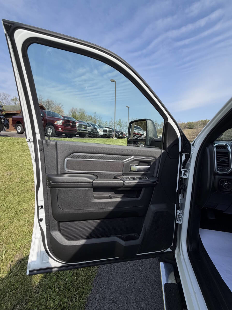 Used 2026 RAM 3500 Big Horn AWD/4WD image 32