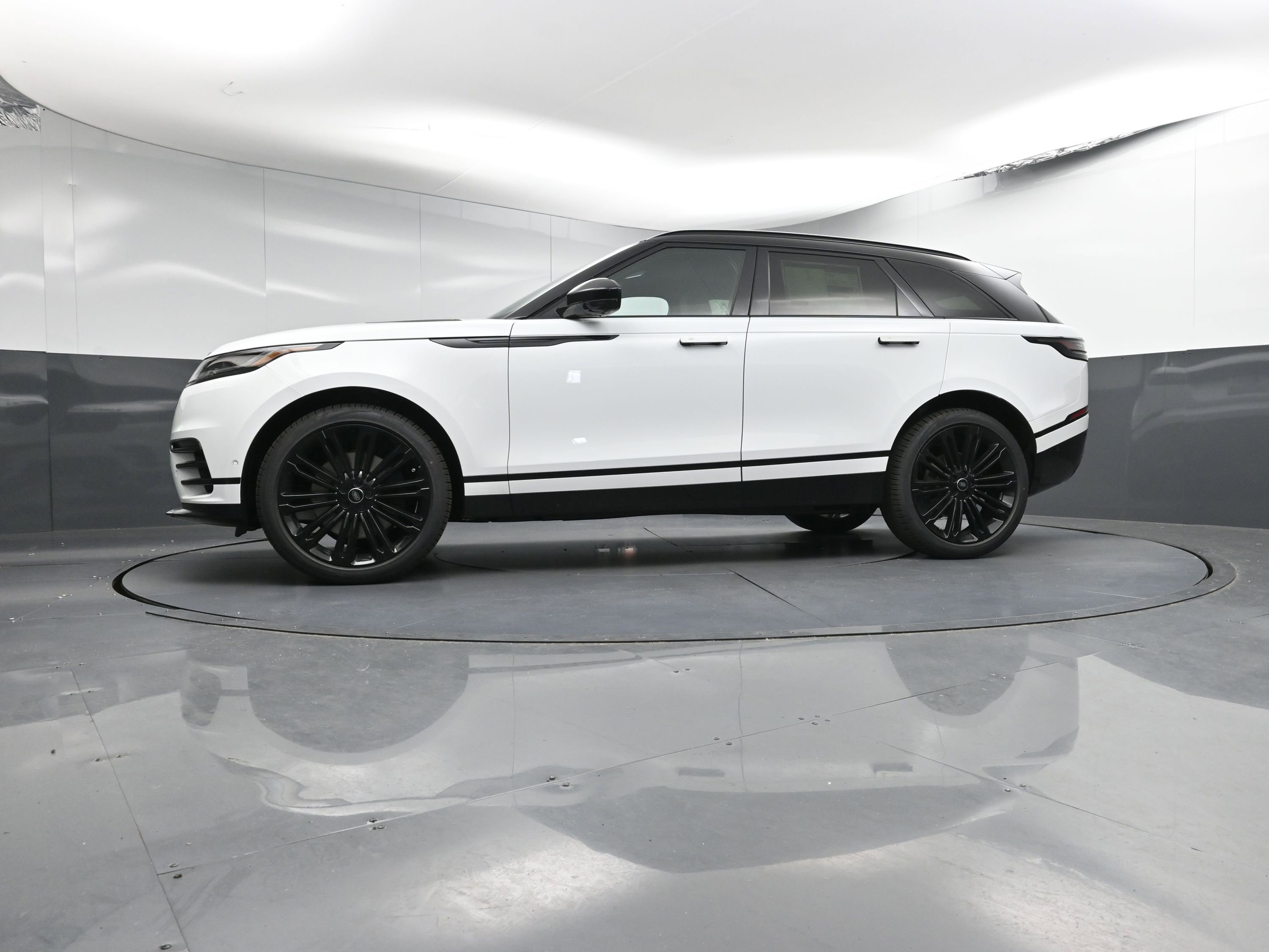 New 2026 Land Rover Range Rover Velar Dynamic SE image 29
