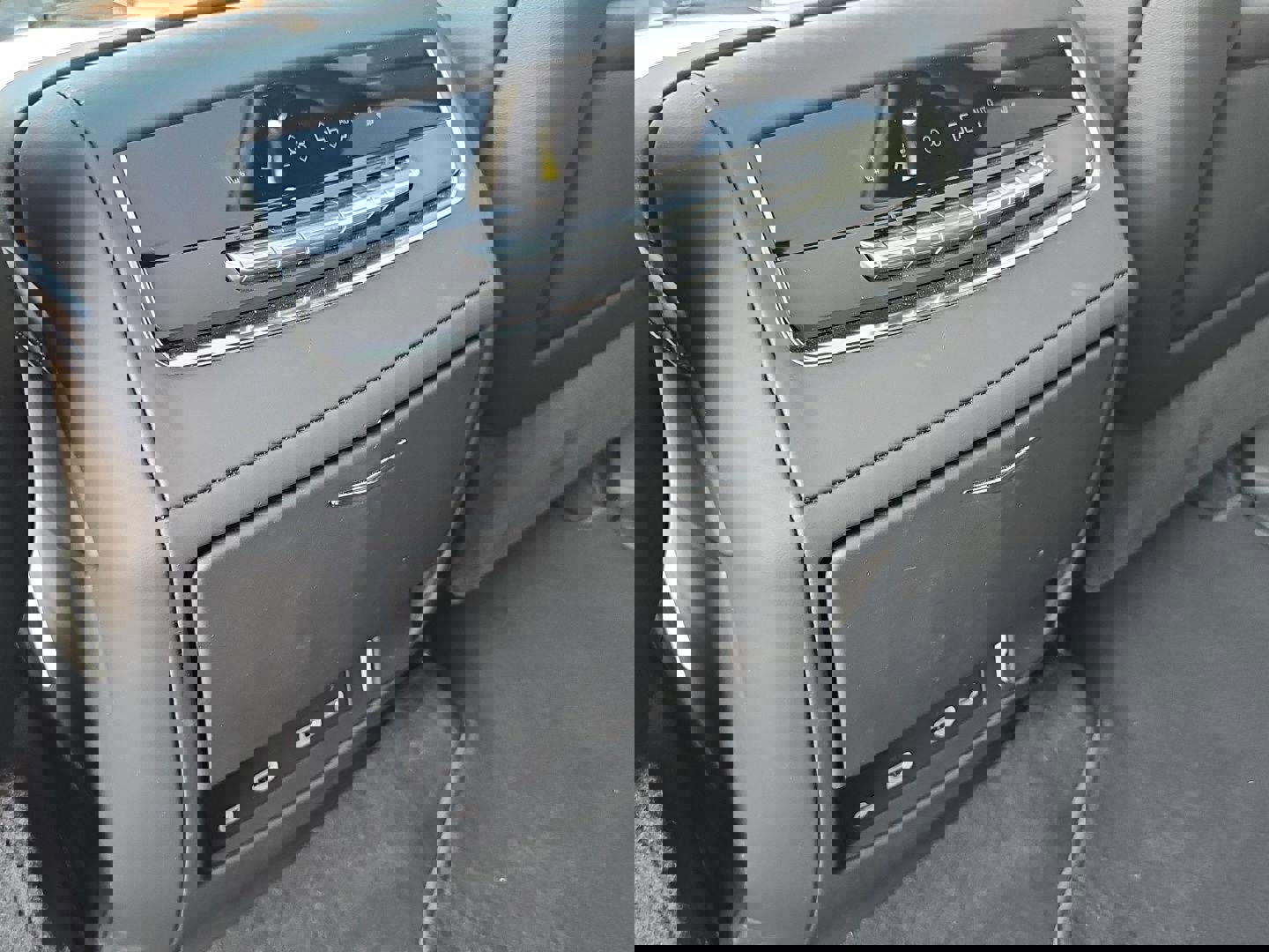 Used 2022 Cadillac Escalade Premium Luxury Platinum w/ Heavy-Duty Trailer Package image 19