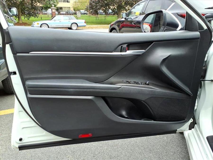Used 2023 Toyota Camry SE image 16